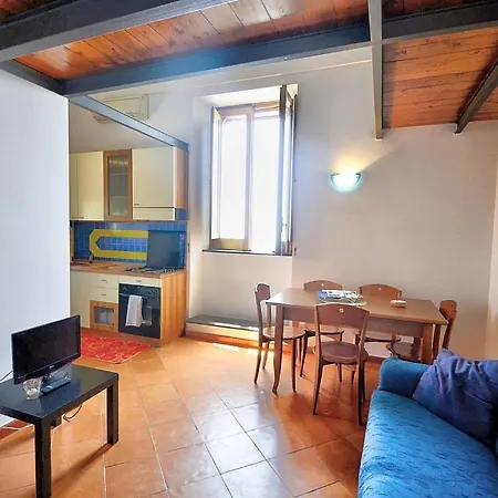 Sleeps 2 Air Con *