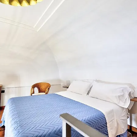 Sleeps 2 Air Con *