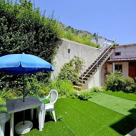 Sleeps 2 Air Con Appartamento